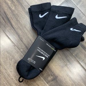 NIKE EVERYDAY COTTON CUSHIONED ANKLE TRAININ SOCKS